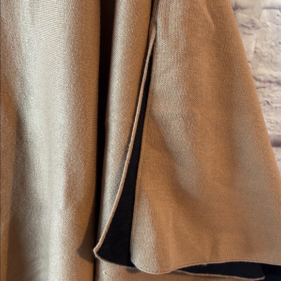 🔵Zara Tan and Black Knit Poncho - Picture 13 of 13